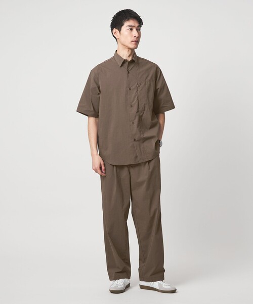 green label relaxing（グリーンレーベルリラクシング）の「WONDER CLOTH ジャストルーズ レギュラーカラー 半袖 シャツ -ストレッチ・接触冷感・吸水速乾-（シャツ/ブラウス・メンズ・モカ/ダークグレー/ブラック・XL/L/M/S）」の4枚目の写真