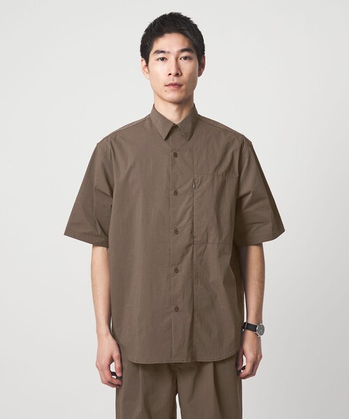 green label relaxing（グリーンレーベルリラクシング）の「WONDER CLOTH ジャストルーズ レギュラーカラー 半袖 シャツ -ストレッチ・接触冷感・吸水速乾-（シャツ/ブラウス・メンズ・モカ/ダークグレー/ブラック・XL/L/M/S）」の8枚目の写真