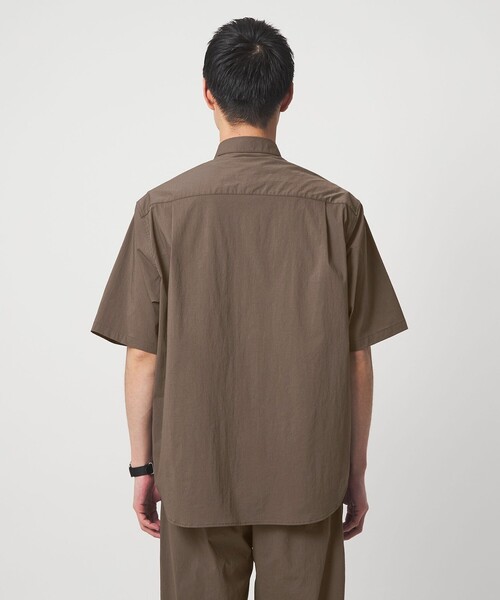 green label relaxing（グリーンレーベルリラクシング）の「WONDER CLOTH ジャストルーズ レギュラーカラー 半袖 シャツ -ストレッチ・接触冷感・吸水速乾-（シャツ/ブラウス・メンズ・モカ/ダークグレー/ブラック・XL/L/M/S）」の10枚目の写真
