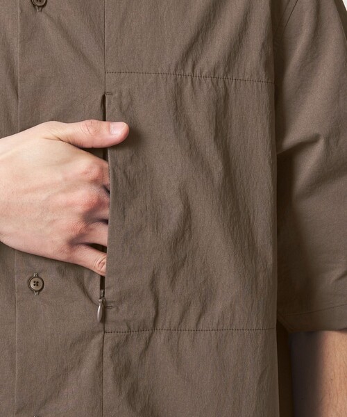 green label relaxing（グリーンレーベルリラクシング）の「WONDER CLOTH ジャストルーズ レギュラーカラー 半袖 シャツ -ストレッチ・接触冷感・吸水速乾-（シャツ/ブラウス・メンズ・モカ/ダークグレー/ブラック・XL/L/M/S）」の14枚目の写真
