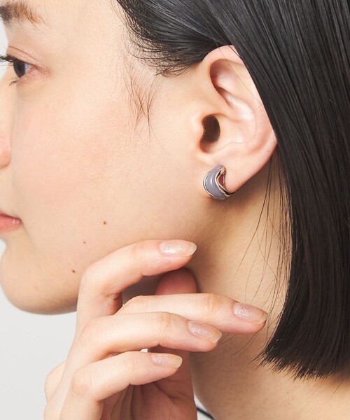 green label relaxing（グリーンレーベルリラクシング）の「メタルフレーム マーブル イヤリング（イヤリング・レディース・グレー系/コバルトブルー/オリーブ・FREE）」の2枚目の写真