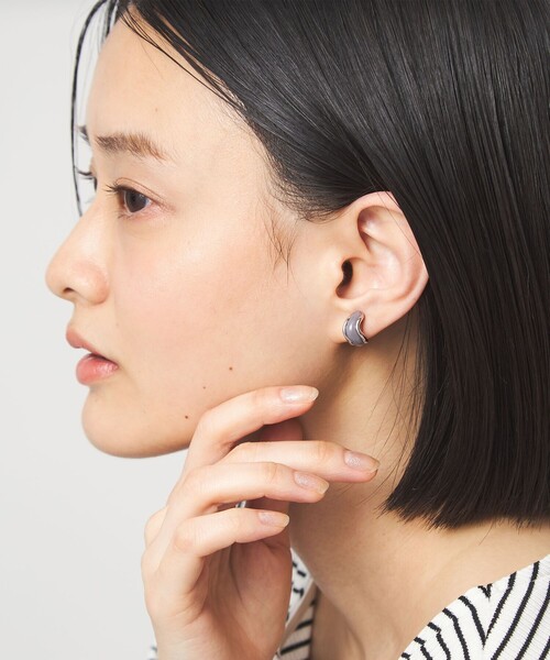 green label relaxing（グリーンレーベルリラクシング）の「メタルフレーム マーブル イヤリング（イヤリング・レディース・グレー系/コバルトブルー/オリーブ・FREE）」の4枚目の写真