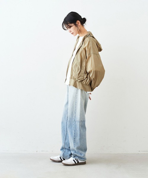 Live in comfort（リブインコンフォート）の「リブ　イン　コンフォート　くぼっち★とコラボ　着ていないみたいな軽やかさ！すそフレアーが上品な　ＵＶカット撥水ブルゾン〈ベージュ〉（ブルゾン・レディース・ベージュ・M/S/3L/LL/L/4L）」の3枚目の写真