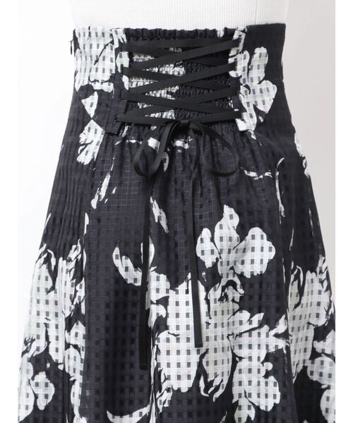 MERCURYDUO（マーキュリーデュオ）の「アートフラワーバックレースアップフレアスカート（スカート・レディース・ライトブルー/オフホワイト/ネイビー・MEDIUM/SMALL）」の8枚目の写真