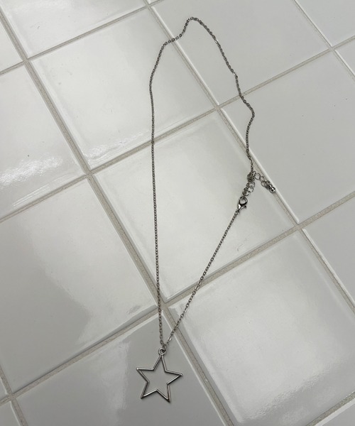 kutir（クティール）の「kutirlune／３連スターネックレス（ネックレス・レディース・シルバー・FREE）」の9枚目の写真