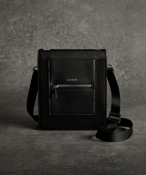 ADRER(アドラー)の「ADRER The Shoulder Bag Ver.2 / ADRER ザ ショルダーバッグ Ver.2(ショルダーバッグ・メンズ・ブラック/グレー・FREE)」の1枚目の写真