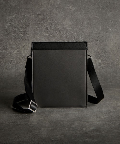 ADRER(アドラー)の「ADRER The Shoulder Bag Ver.2 / ADRER ザ ショルダーバッグ Ver.2(ショルダーバッグ・メンズ・ブラック/グレー・FREE)」の14枚目の写真