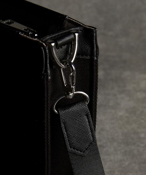 ADRER(アドラー)の「ADRER The Shoulder Bag Ver.2 / ADRER ザ ショルダーバッグ Ver.2(ショルダーバッグ・メンズ・ブラック/グレー・FREE)」の18枚目の写真