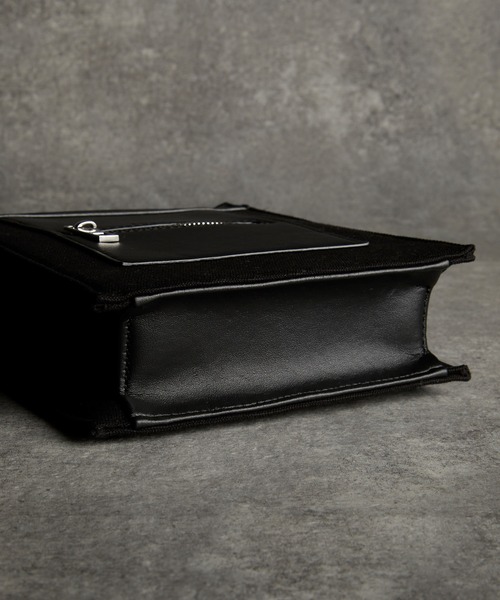 ADRER(アドラー)の「ADRER The Shoulder Bag Ver.2 / ADRER ザ ショルダーバッグ Ver.2(ショルダーバッグ・メンズ・ブラック/グレー・FREE)」の22枚目の写真