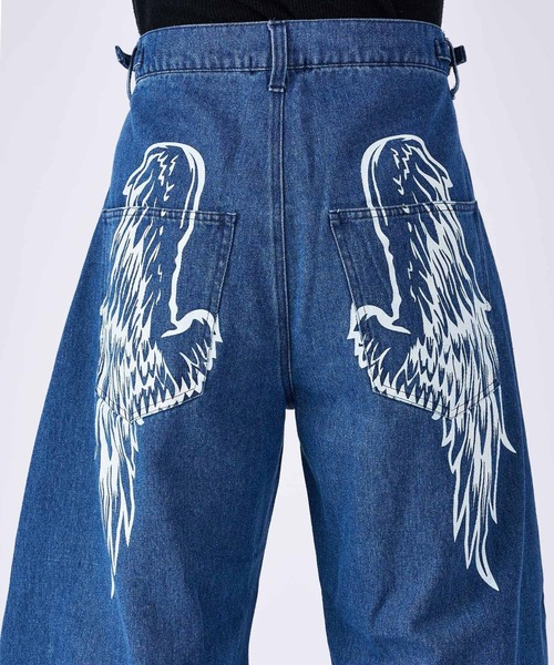 RE730（アールイーセブンサーティー）の「フェザープリント　デニムパンツ（デニムパンツ・メンズ・ブルー/サックスブルー/ブラック・LARGE/MEDIUM）」の3枚目の写真