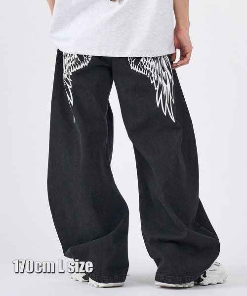 RE730（アールイーセブンサーティー）の「フェザープリント　デニムパンツ（デニムパンツ・メンズ・ブルー/サックスブルー/ブラック・LARGE/MEDIUM）」の2枚目の写真