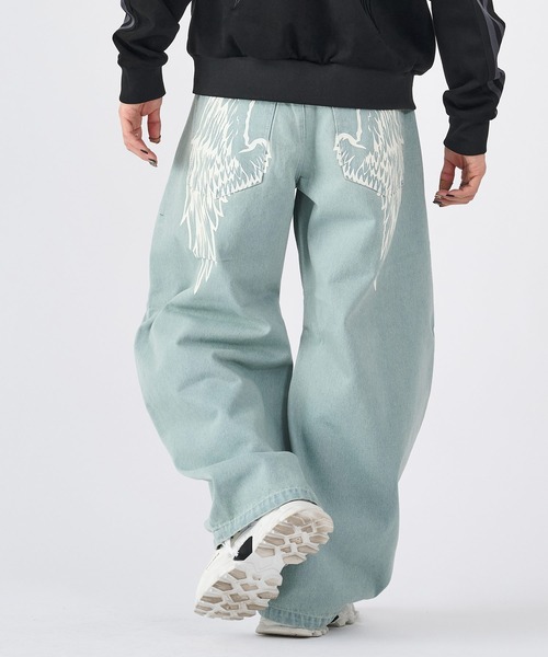 RE730（アールイーセブンサーティー）の「フェザープリント　デニムパンツ（デニムパンツ・メンズ・ブルー/サックスブルー/ブラック・LARGE/MEDIUM）」の6枚目の写真