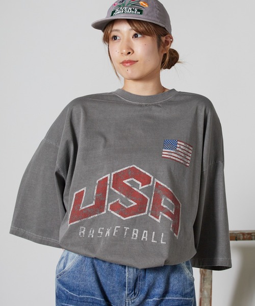 Chick(チック)の「USA Print Oversized Crewneck T-Shirt / USAプリント オーバーサイズ クルーネックTシャツ 2026年 夏 夏服(Tシャツ/カットソー・レディース・ベージュ/グレー・FREE)」の2枚目の写真