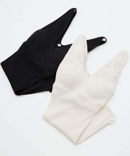 HAKUJI（ハクジ）の「[HAKUJI/ハクジ]Twist cotton V-neck tanktop（タンクトップ・レディース・アイボリー/ブラック・FREE）」の2枚目の写真