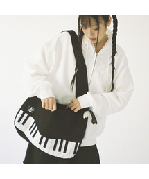 CLUTSTUDIO（クルロトスタジオ）の「ピアノメロディバッグ - ブラック（メッセンジャーバッグ）」