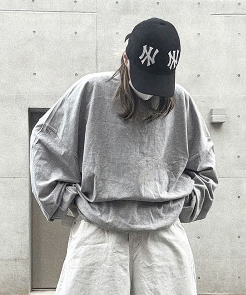 YACA(ヤーカ)の「Volume Sleeve Long Shirt/ボリュームスリーブロングシャツ【unisex item】(Tシャツ/カットソー・レディース・グレー/ホワイト・FREE)」の2枚目の写真