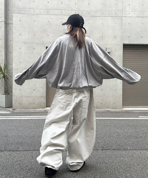 YACA(ヤーカ)の「Volume Sleeve Long Shirt/ボリュームスリーブロングシャツ【unisex item】(Tシャツ/カットソー・レディース・グレー/ホワイト・FREE)」の6枚目の写真