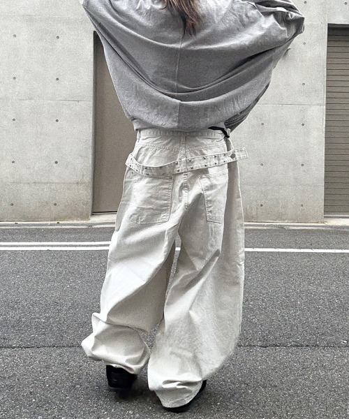 YACA(ヤーカ)の「Volume Sleeve Long Shirt/ボリュームスリーブロングシャツ【unisex item】(Tシャツ/カットソー・レディース・グレー/ホワイト・FREE)」の8枚目の写真