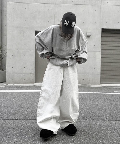 YACA(ヤーカ)の「Volume Sleeve Long Shirt/ボリュームスリーブロングシャツ【unisex item】(Tシャツ/カットソー・レディース・グレー/ホワイト・FREE)」の9枚目の写真
