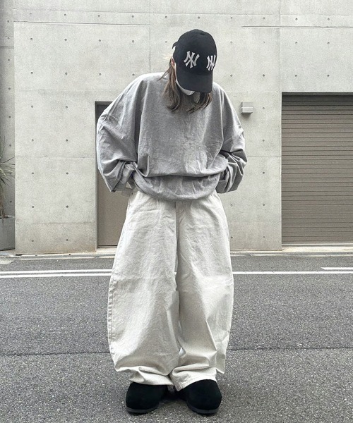 YACA(ヤーカ)の「Volume Sleeve Long Shirt/ボリュームスリーブロングシャツ【unisex item】(Tシャツ/カットソー・レディース・グレー/ホワイト・FREE)」の12枚目の写真