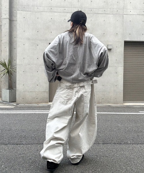 YACA(ヤーカ)の「Volume Sleeve Long Shirt/ボリュームスリーブロングシャツ【unisex item】(Tシャツ/カットソー・レディース・グレー/ホワイト・FREE)」の14枚目の写真