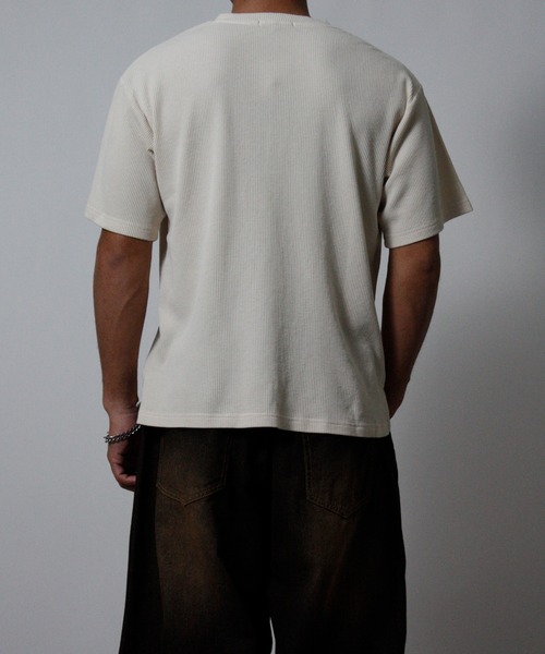 NYLAUS（ナイラス）の「【NYS】トライバルプリント ヴィンテージ ヘンリーネック ワッフルTシャツ 半袖 ショート丈（Tシャツ/カットソー・メンズ・ワインレッド/チャコール/アイボリー・L/M）」の6枚目の写真