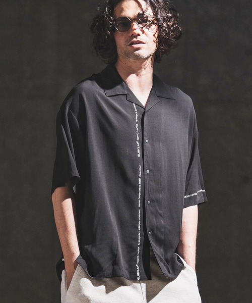 GLIMCLAP(グリムクラップ)の「mhs2617- Graphic Print Open Collar Shirt オープンカラーシャツ(202-046-gls-cg)(シャツ/ブラウス・メンズ・ブラック・S/M/L)」の2枚目の写真