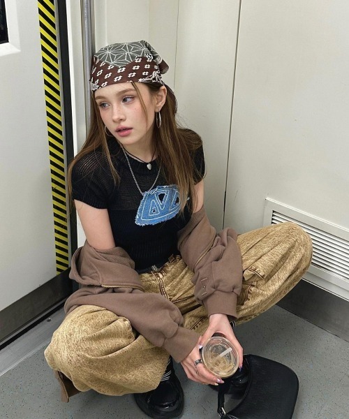 VIBGYOR（ヴィブジョー）の「【LAMPOON】マルチ柄スカーフ（バンダナ/スカーフ・レディース・ベージュ・FREE）」の2枚目の写真