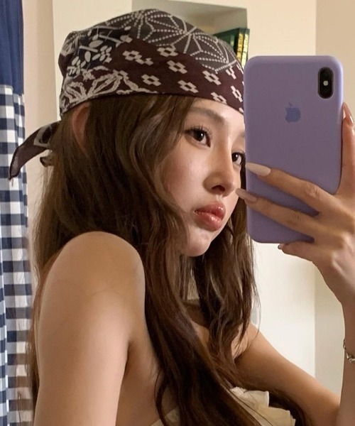 VIBGYOR（ヴィブジョー）の「【LAMPOON】マルチ柄スカーフ（バンダナ/スカーフ・レディース・ベージュ・FREE）」の4枚目の写真