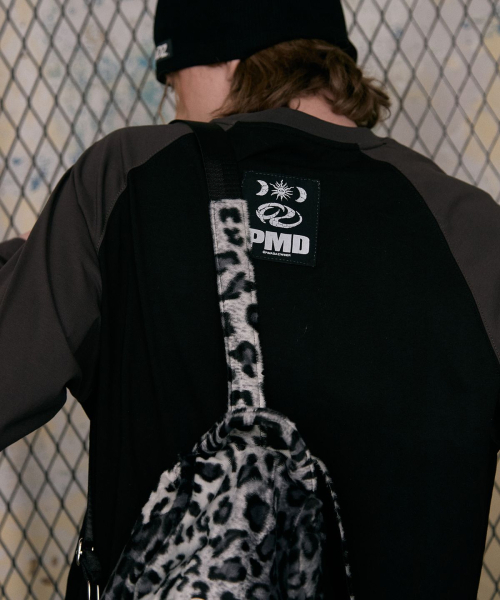 PIMADAZIWIN(ピマダジウィン)の「Dark Label Raglan T-shirt_2Color(Tシャツ/カットソー・レディース・ブラック×グレー/ホワイト×グレー・MEDIUM/LARGE)」の6枚目の写真