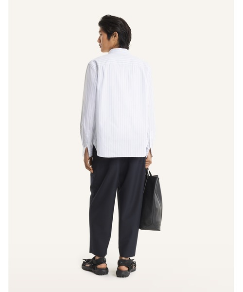 Maison Kitsune（メゾンキツネ）の「CROPPED PLEATED PANTS（その他パンツ・メンズ・ネイビー・44/42/40/38/36）」の5枚目の写真