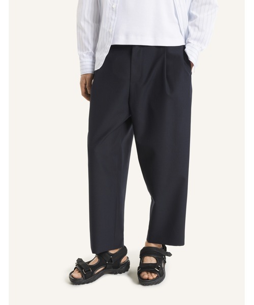 Maison Kitsune（メゾンキツネ）の「CROPPED PLEATED PANTS（その他パンツ・メンズ・ネイビー・44/42/40/38/36）」の6枚目の写真