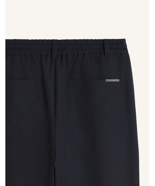 Maison Kitsune（メゾンキツネ）の「CROPPED PLEATED PANTS（その他パンツ・メンズ・ネイビー・44/42/40/38/36）」の3枚目の写真