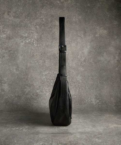 ADRER(アドラー)の「Half Moon 3D Shoulder Bag / ハーフムーン 3D ショルダーバッグ(ショルダーバッグ・メンズ・ブラック・FREE)」の12枚目の写真
