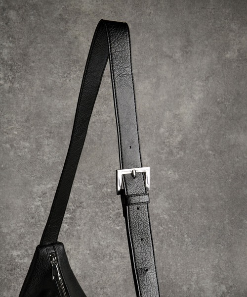 ADRER(アドラー)の「Half Moon 3D Shoulder Bag / ハーフムーン 3D ショルダーバッグ(ショルダーバッグ・メンズ・ブラック・FREE)」の14枚目の写真