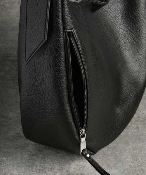 ADRER(アドラー)の「Half Moon 3D Shoulder Bag / ハーフムーン 3D ショルダーバッグ(ショルダーバッグ・メンズ・ブラック・FREE)」の17枚目の写真