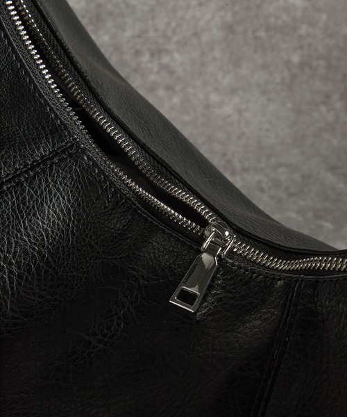 ADRER(アドラー)の「Half Moon 3D Shoulder Bag / ハーフムーン 3D ショルダーバッグ(ショルダーバッグ・メンズ・ブラック・FREE)」の19枚目の写真