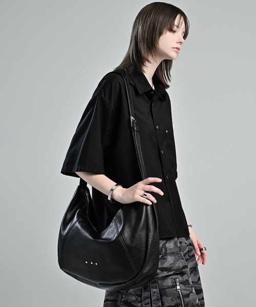 ADRER(アドラー)の「Half Moon 3D Shoulder Bag / ハーフムーン 3D ショルダーバッグ(ショルダーバッグ・メンズ・ブラック・FREE)」の6枚目の写真