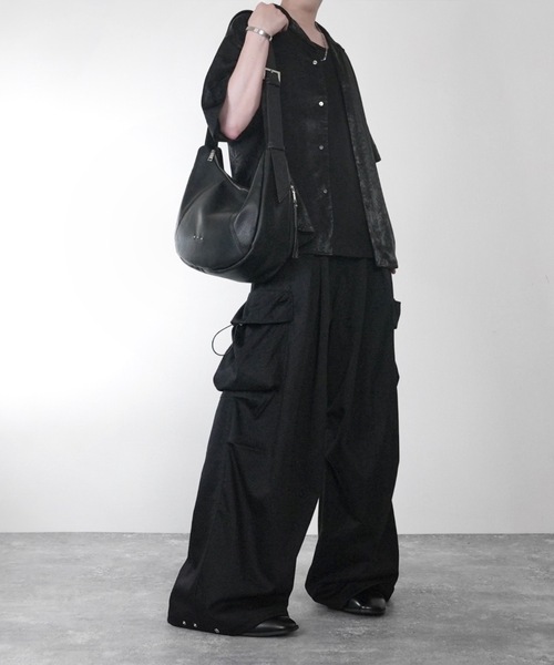ADRER(アドラー)の「Half Moon 3D Shoulder Bag / ハーフムーン 3D ショルダーバッグ(ショルダーバッグ・メンズ・ブラック・FREE)」の9枚目の写真
