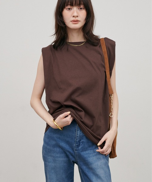 LARUTA(ラルータ)の「【LARUTA】天竺ショルダータックプルオーバー(Tシャツ/カットソー・レディース・オフホワイト/イエロー/ブラウン/ブラック・FREE)」の3枚目の写真