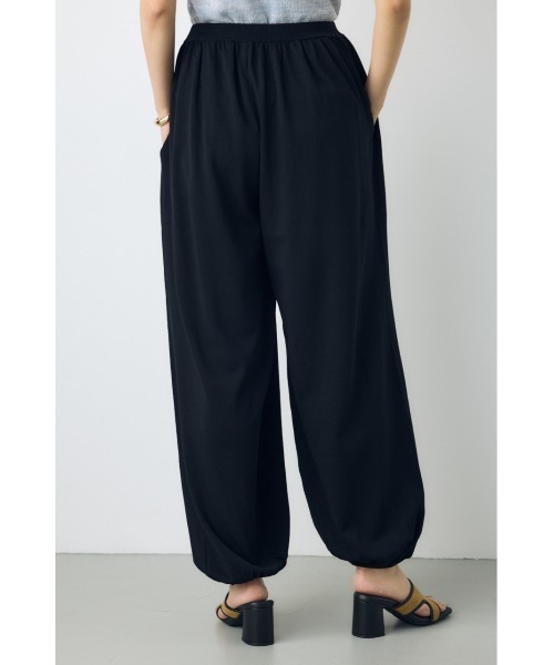AZUL by moussy(アズールバイマウジー)の「【身長/骨格別着用画像あり】【セットアップ対応】ニットリラックスバルーンパンツ 春服 夏服 秋服 ルーズ サマーニット(スラックス・レディース・ブラウン/ブラック・SMALL/MEDIUM)」の5枚目の写真