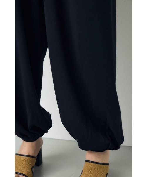 AZUL by moussy(アズールバイマウジー)の「【身長/骨格別着用画像あり】【セットアップ対応】ニットリラックスバルーンパンツ 春服 夏服 秋服 ルーズ サマーニット(スラックス・レディース・ブラウン/ブラック・SMALL/MEDIUM)」の9枚目の写真