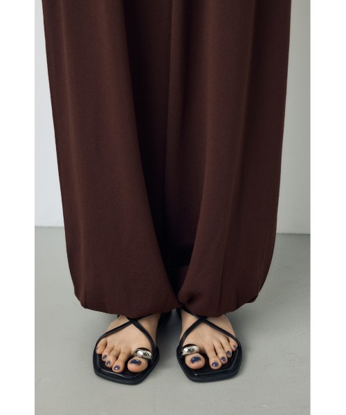 AZUL by moussy(アズールバイマウジー)の「【身長/骨格別着用画像あり】【セットアップ対応】ニットリラックスバルーンパンツ 春服 夏服 秋服 ルーズ サマーニット(スラックス・レディース・ブラウン/ブラック・SMALL/MEDIUM)」の15枚目の写真