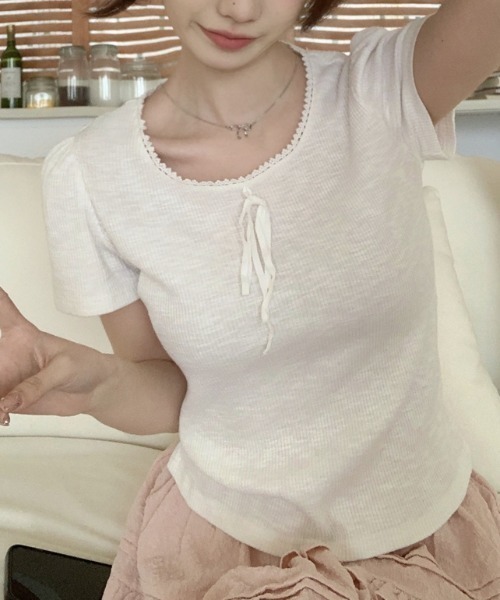 AMAJI(アマジ)の「スクエアネック リボン付き 半袖Tシャツ(Tシャツ/カットソー・レディース・ブラック/ホワイト・SMALL/MEDIUM/LARGE)」の5枚目の写真