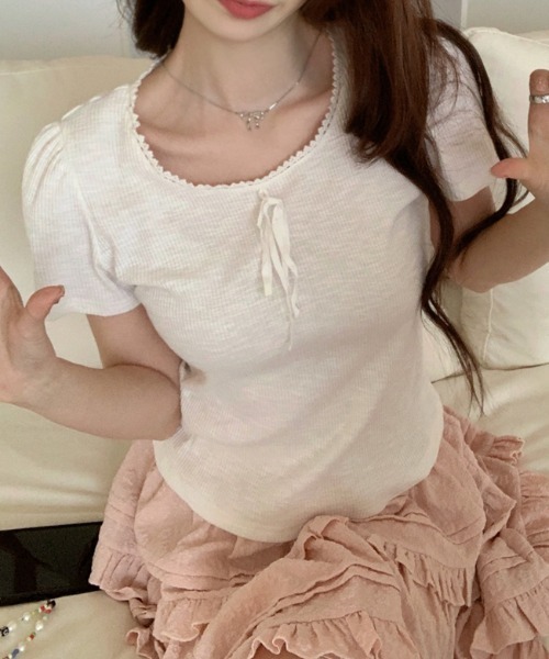 AMAJI(アマジ)の「スクエアネック リボン付き 半袖Tシャツ(Tシャツ/カットソー・レディース・ブラック/ホワイト・SMALL/MEDIUM/LARGE)」の4枚目の写真
