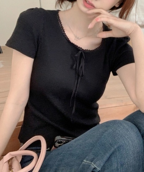 AMAJI(アマジ)の「スクエアネック リボン付き 半袖Tシャツ(Tシャツ/カットソー・レディース・ブラック/ホワイト・SMALL/MEDIUM/LARGE)」の3枚目の写真