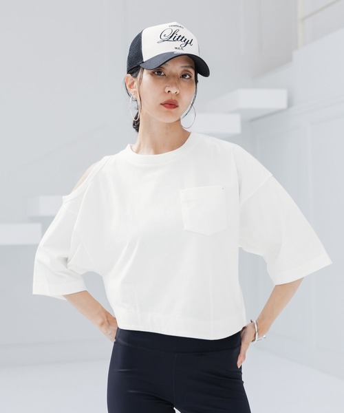 HEREIAM(ヘレイアム)の「【HEREIAM】オープンショルダープルオーバー(Tシャツ/カットソー・レディース・ホワイト/ダークブラウン/ブラック・FREE)」の2枚目の写真