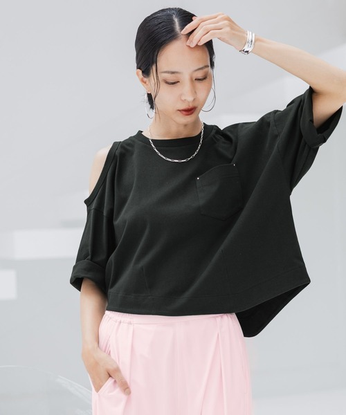 HEREIAM(ヘレイアム)の「【HEREIAM】オープンショルダープルオーバー(Tシャツ/カットソー・レディース・ホワイト/ダークブラウン/ブラック・FREE)」の3枚目の写真