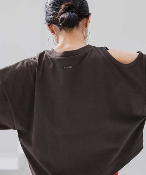 HEREIAM(ヘレイアム)の「【HEREIAM】オープンショルダープルオーバー(Tシャツ/カットソー・レディース・ホワイト/ダークブラウン/ブラック・FREE)」の21枚目の写真