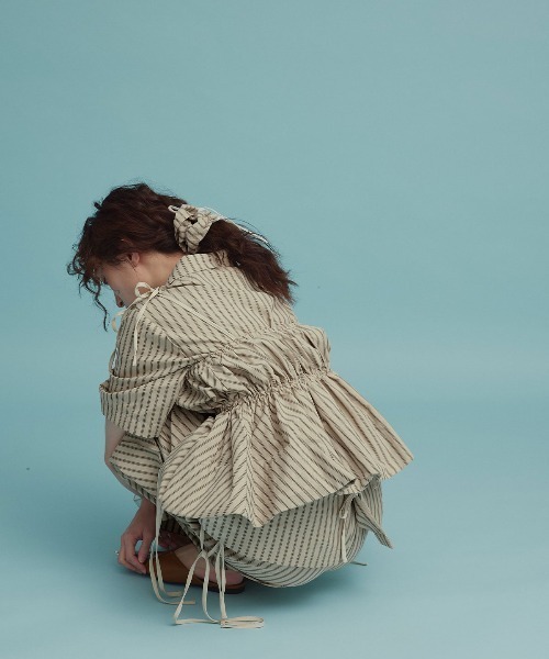 W:Huku(フーク)の「【W:Huku / ブロードストライプ】リボン シュシュ / Broad Stripe Ribbon Scrunchie(シュシュ・レディース・ブラック/ブルー/ブラウン/ベージュ・FREE)」の11枚目の写真